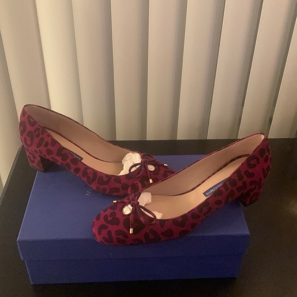 NEW STUART WEITZMAN Gabby 45 Cranberry Cheetah Pump Size 8.5